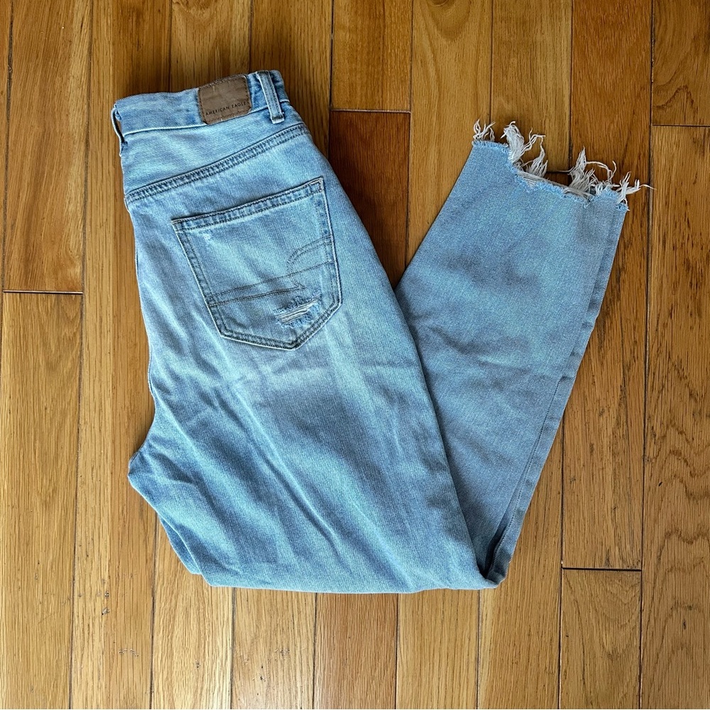 American Eagle Light Wash Distressed mom jeans